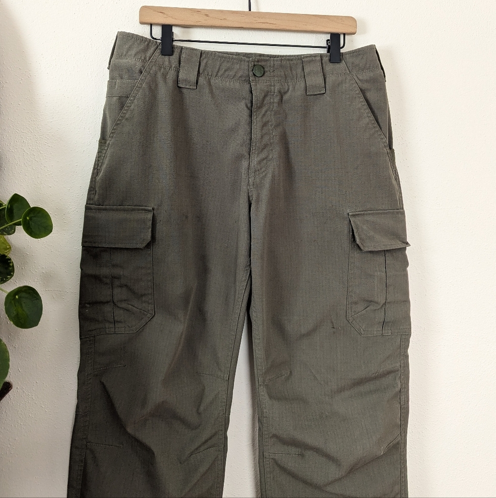 Under Armour | 34 x 32 | Loose Fit | Cargo Pant | Green - Picture 3 of 12